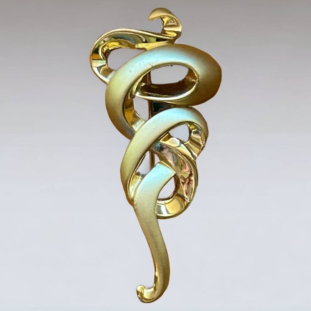 AJC Vintage Gold Tone Abstract Ribbon Swirl Brooch Pin Signed Statement Jewelry